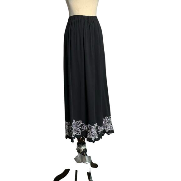 Jane Ashley black white embroidered pull on midi skirt size 2X - Picture 5 of 14